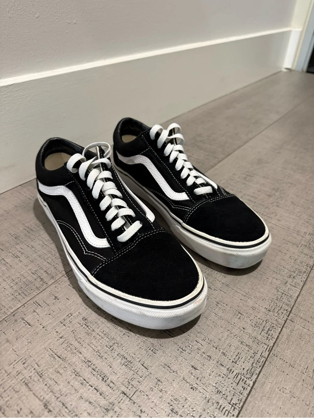 Vans Black Low-Top Sneakers - Mens 7.5 / Womens 9
